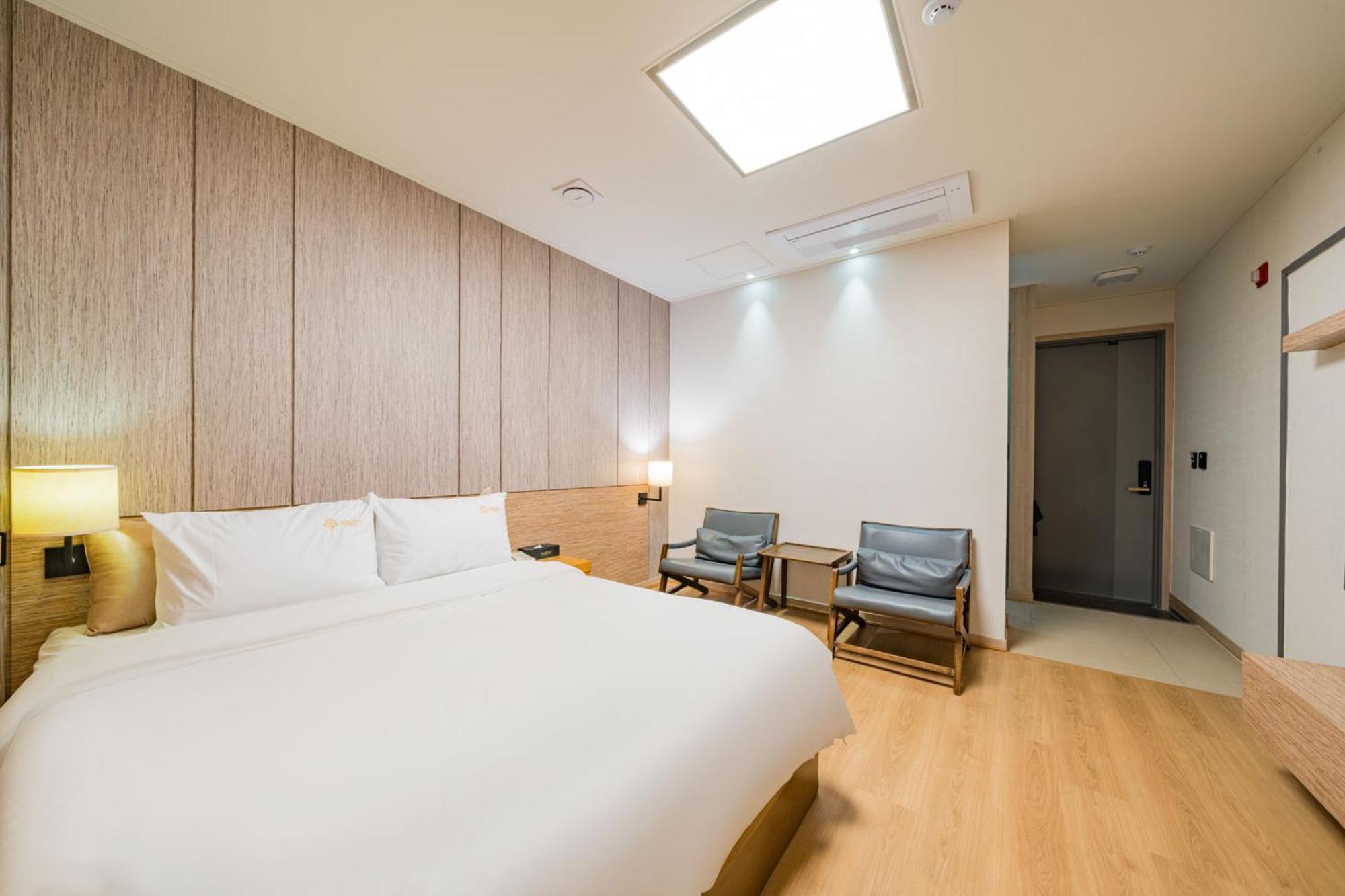 Yeosu Stay Hotel الغرفة الصورة