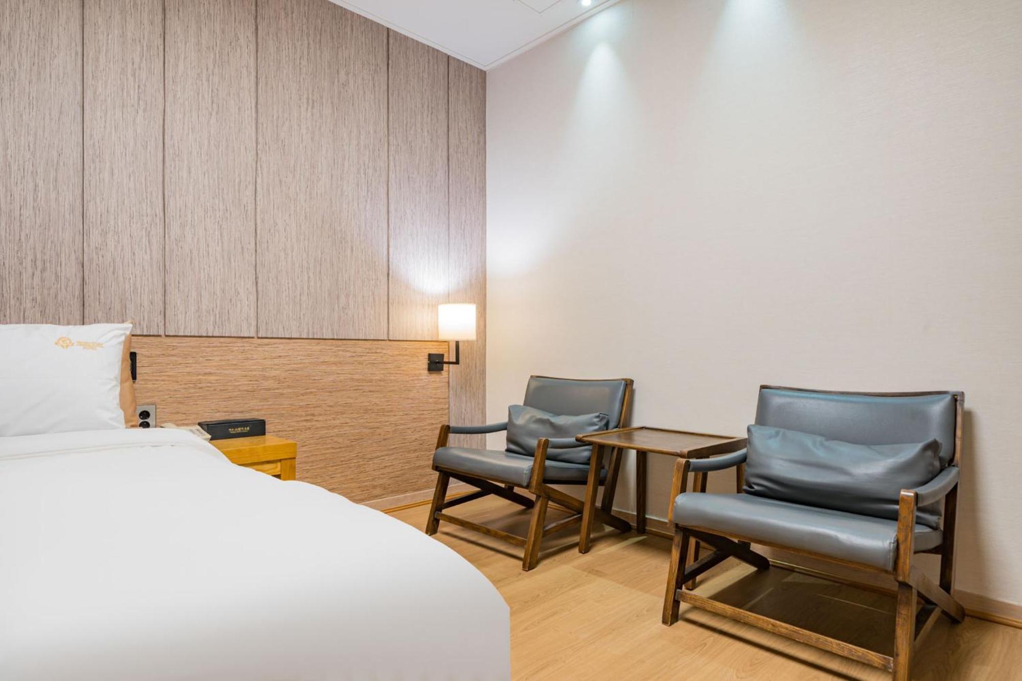 Yeosu Stay Hotel الغرفة الصورة