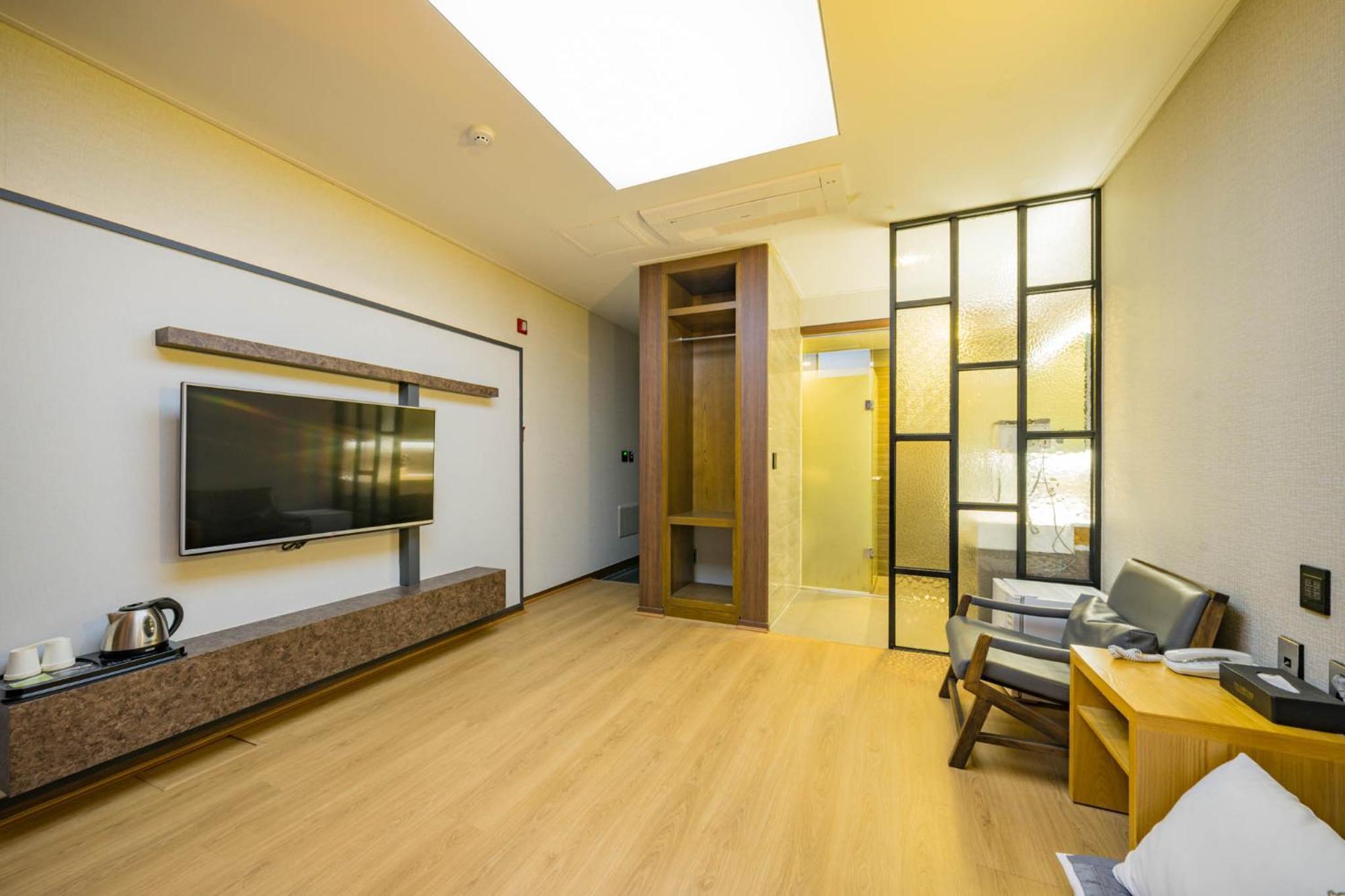 Yeosu Stay Hotel الغرفة الصورة