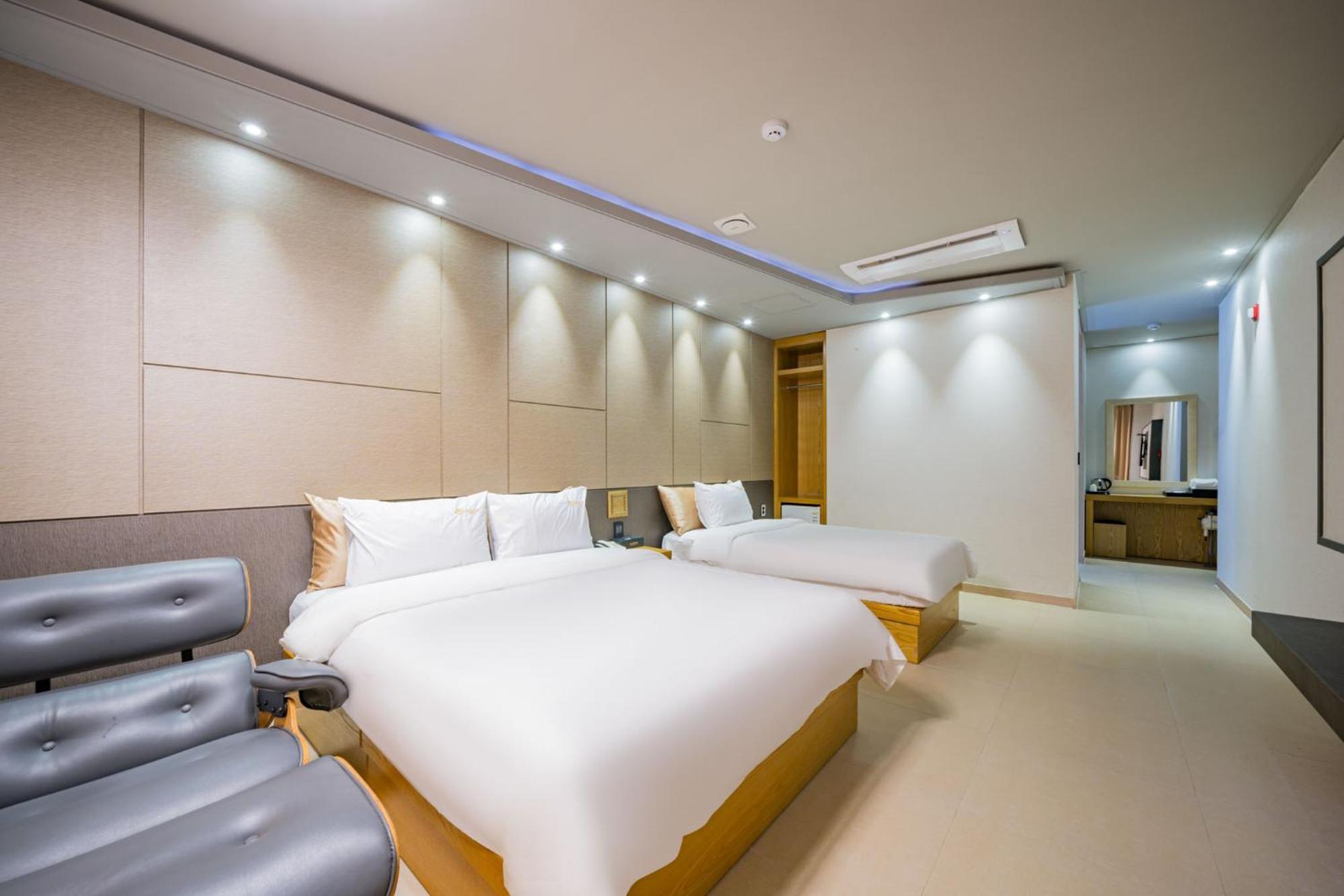 Yeosu Stay Hotel الغرفة الصورة
